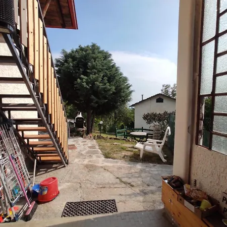 Apartament Con Giardino Privato. *